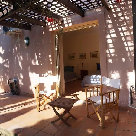 Sentinel Villa, Portocheli