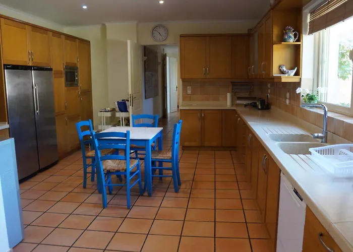 Sentinel Villa, Portocheli *