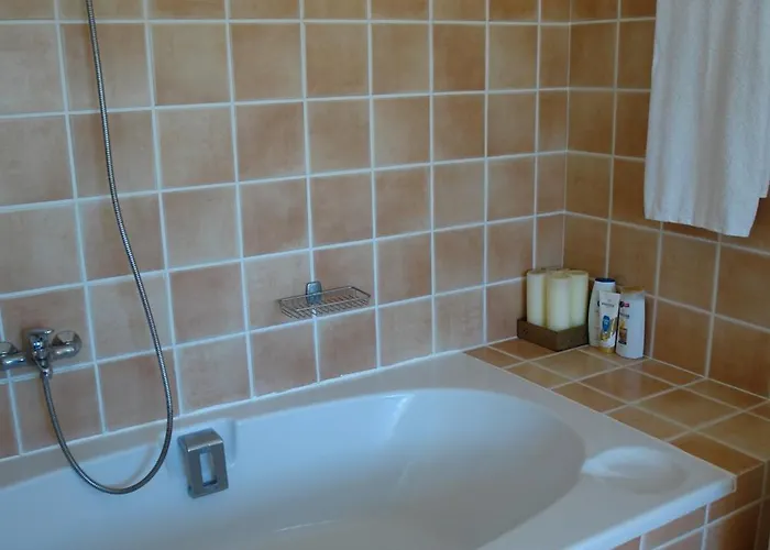 Sentinel Villa, Portocheli