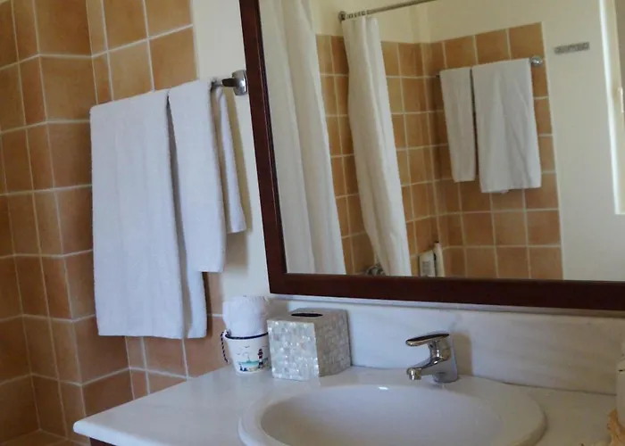 Sentinel Villa, Portocheli *